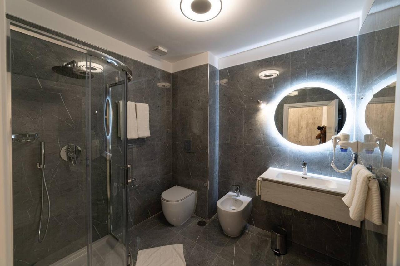 Apartments Hotel Real Suite Napoli Chiaia Mergellina Exterior photo
